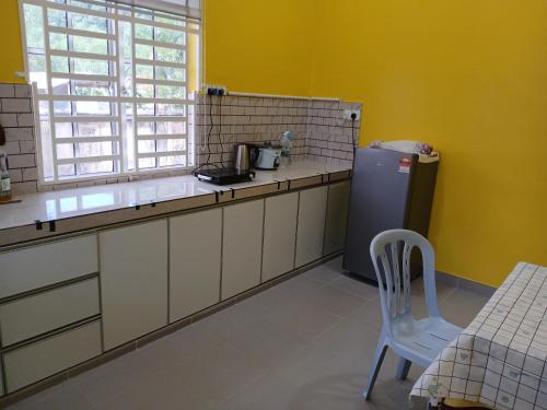 Kitchen, Hill View Paka Homestay in Paka