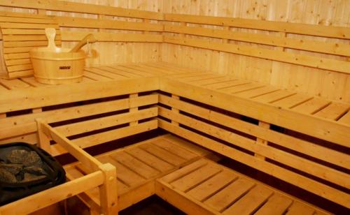 1Bdrm Condo at Makati w Balcony view of Mnla Bay