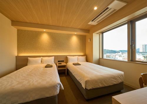 2 twin beds