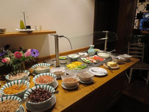 Φαγητό και ποτό, Gastehaus Schusser an der Therme, Fruhstuck inklusive, Doppelzimmer und Ferienwohnung in Μπαντ Κλάινκιρχαϊμ