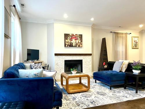 5 Bedroom House in Best Location Parking Fireplace Back Yard Home office in Chicago, USA