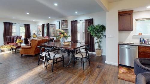 Family Friendly Grosse Pointe Beauty in Grosse Pointe Woods, USA