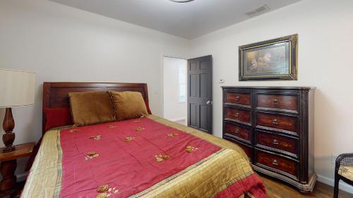 Family Friendly Grosse Pointe Beauty in Grosse Pointe Woods, USA