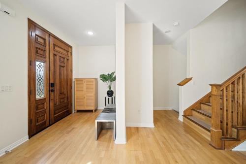 4Bed 3Bath Modern Spanish Townhome-Free Parking included in Duarte, USA