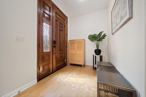 4Bed 3Bath Modern Spanish Townhome-Free Parking included in Duarte, USA
