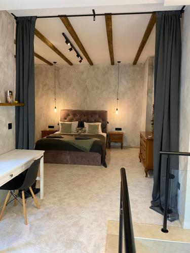Courthouse Apartments Slavi