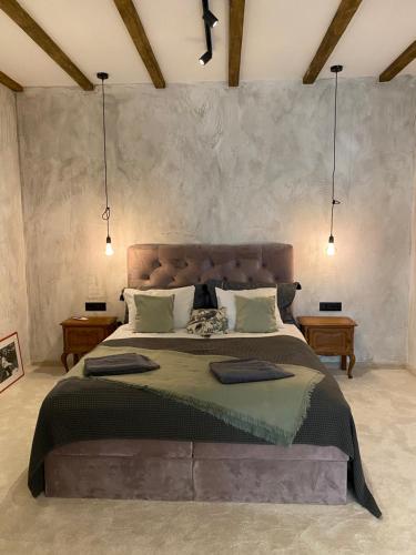 Courthouse Apartments Slavi