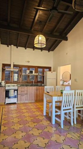 Antigua casa de bodega pax 4 in Maipu