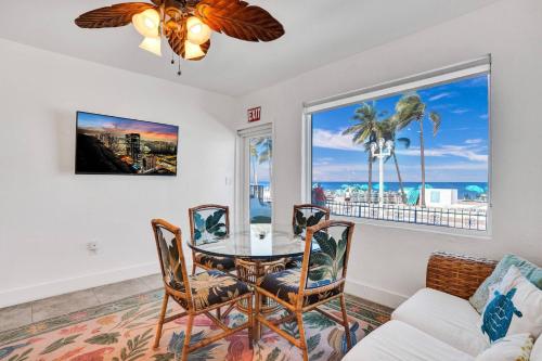 Sunset Oceanfront Retreat in Hollywood, USA