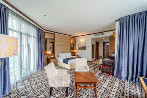 room detail thumbnail 1