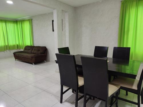 Mi Casita en el pueblo cerca de Tolantongo in Cardonal, Mexico