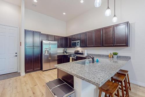 Presidio Pines Retreat near Arborétum