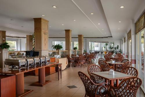 Restaurant, Sinabung Hills Resort in Berastagi