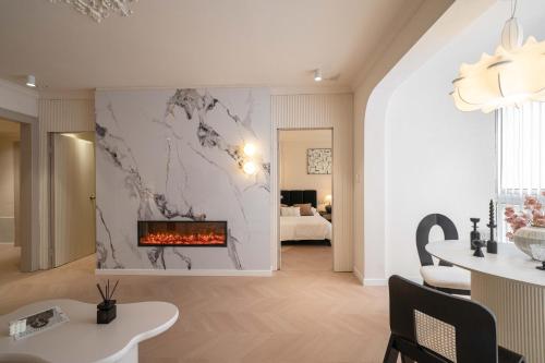 Moli B&B-Right on Nanjing East Road the Bund 2-Bedrooms with Elevator Apart ment Near the subway, Shanghai