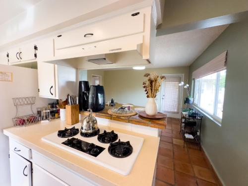 Desert Chic, Pool & Spa, Fiber, Kid Friendly in Palm Desert, USA