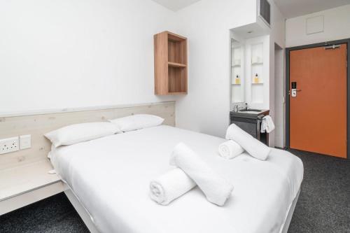 Metropole Private Room in Shared Space