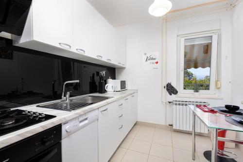 廚房, Apartment Zorić (Apartment Zoric) in 米爾澤堤奇