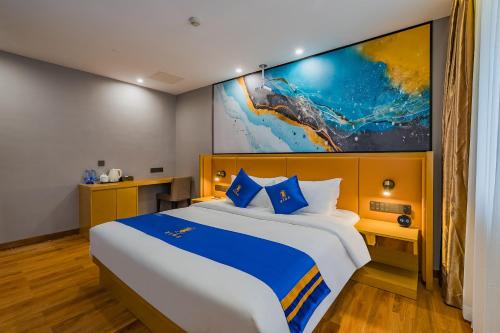 room detail thumbnail 1
