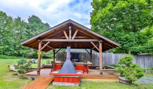 Hunter Hideaway with Hot Tub in Хантер