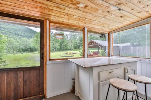 Hunter Hideaway with Hot Tub - image 8