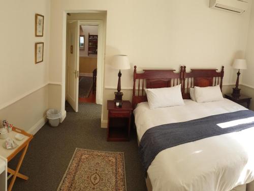 Classic King Room image 3