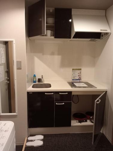 Standard Twin Room image 5