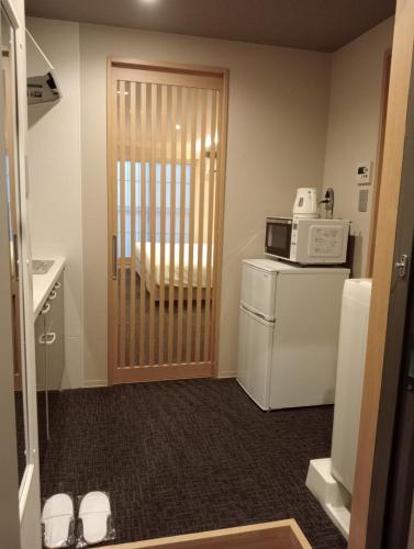 Standard Twin Room image 6
