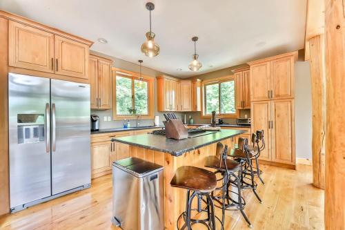 Luxurious Home & Amazing Views in Windham, USA