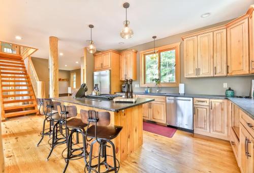Luxurious Home & Amazing Views in Windham, USA