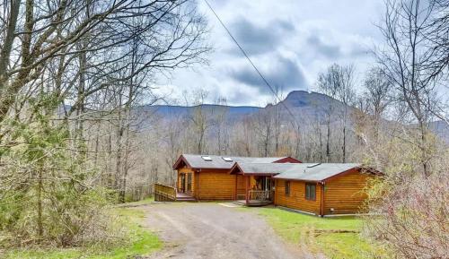 4 Bedroom Log Cabin with Stream and Great Location - image 5