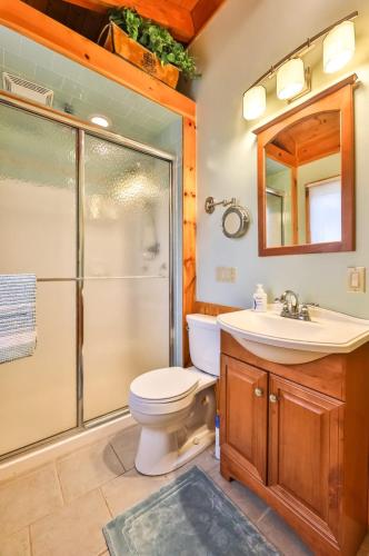 4 Bedroom Log Cabin with Stream and Great Location - image 13