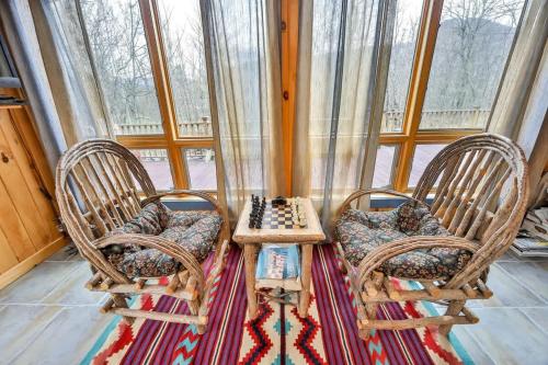 4 Bedroom Log Cabin with Stream and Great Location in Lanesville, USA