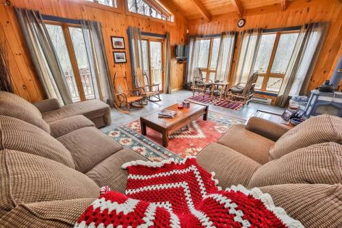 4 Bedroom Log Cabin with Stream and Great Location - image 10