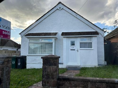 Exterior view, Brighton Bungalow Spacious 3BR, contractor friendly, close to University & near AMEX Stadium, parkin in Woodingdean