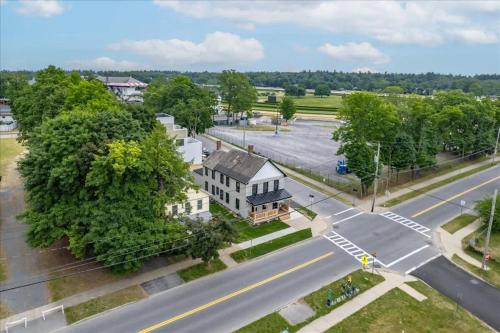 Charming Newly Renovated House Next Door to Track