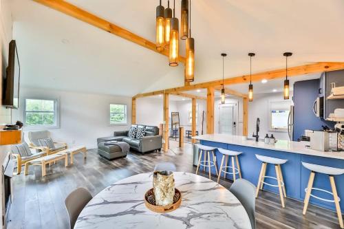 Charming Home with Majestic View in Hunter, USA