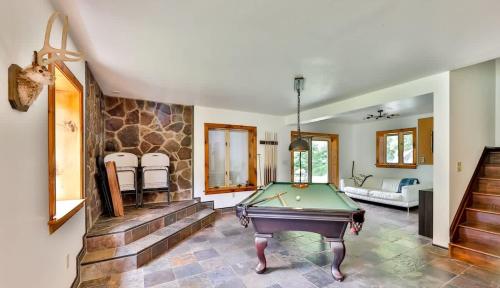 Dog-Friendly Mountain Hideaway in Jewett, USA