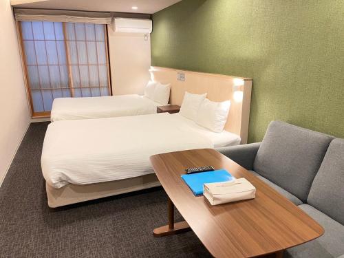 Deluxe Double Room image 9