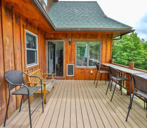 Dog-Friendly Mountain Hideaway in Jewett, USA