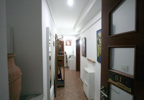 Warhol Apartment quiet with Retro Pop Art Flair in Zvezdara Beograd with workplaces and multiple beds - image 3