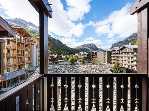 Charmant Duplex Centre Val-d'Isère avec Balcon, Parking et Services Inclus - FR-1-567-55