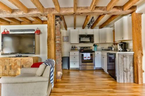 Majestic Mountain Retreat with Fire Pit Facing Mtn - image 5