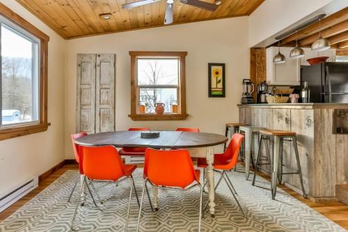 Majestic Mountain Retreat with Fire Pit Facing Mtn - image 10