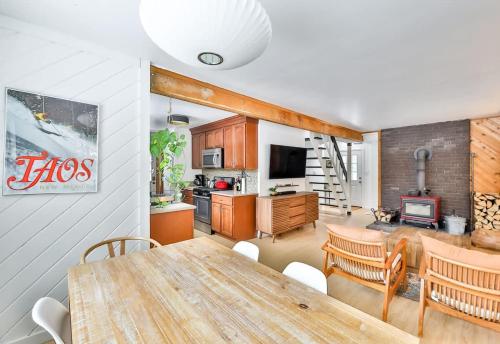 Private Retreat Minutes from Town & Both Mountains in Jewett, USA