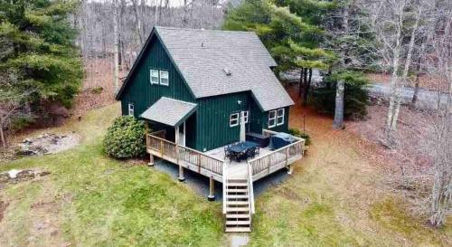 Private Retreat Minutes from Town & Both Mountains in Jewett, USA