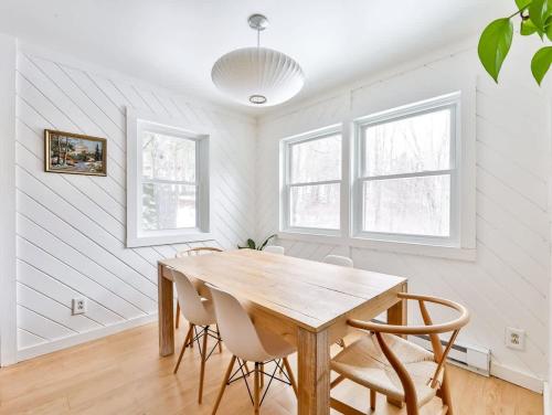 Private Retreat Minutes from Town & Both Mountains in Jewett, USA