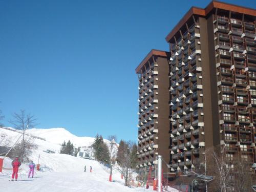 Studio rénové skis aux pieds, accès piscine - FR-1-267-201 (Studio renove skis aux pieds, acces piscine - FR-1-267-201) in Le Corbier