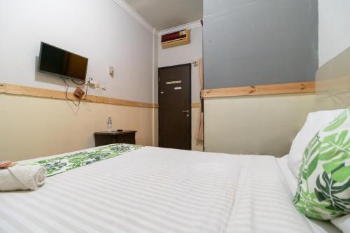 Standard Double Room image 7