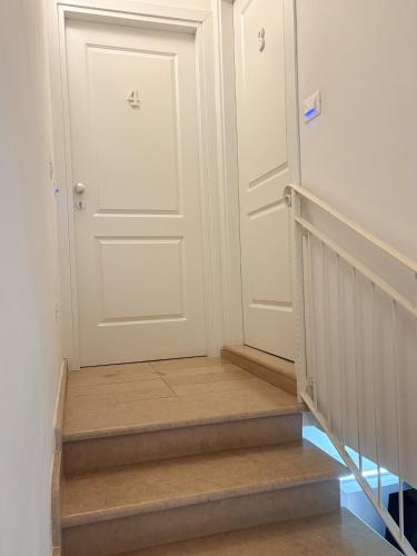 Double Room with Patio image 5