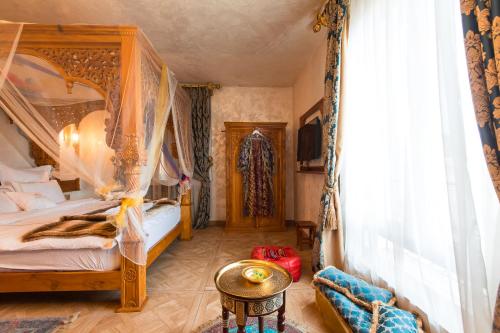 Hidden Gem Antique Apartment with City Views - Tap to explore photos